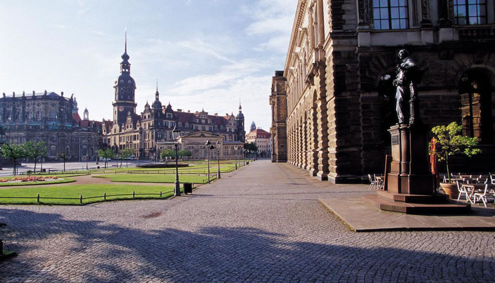 国产亚洲美日韩AV中文字幕无码成人